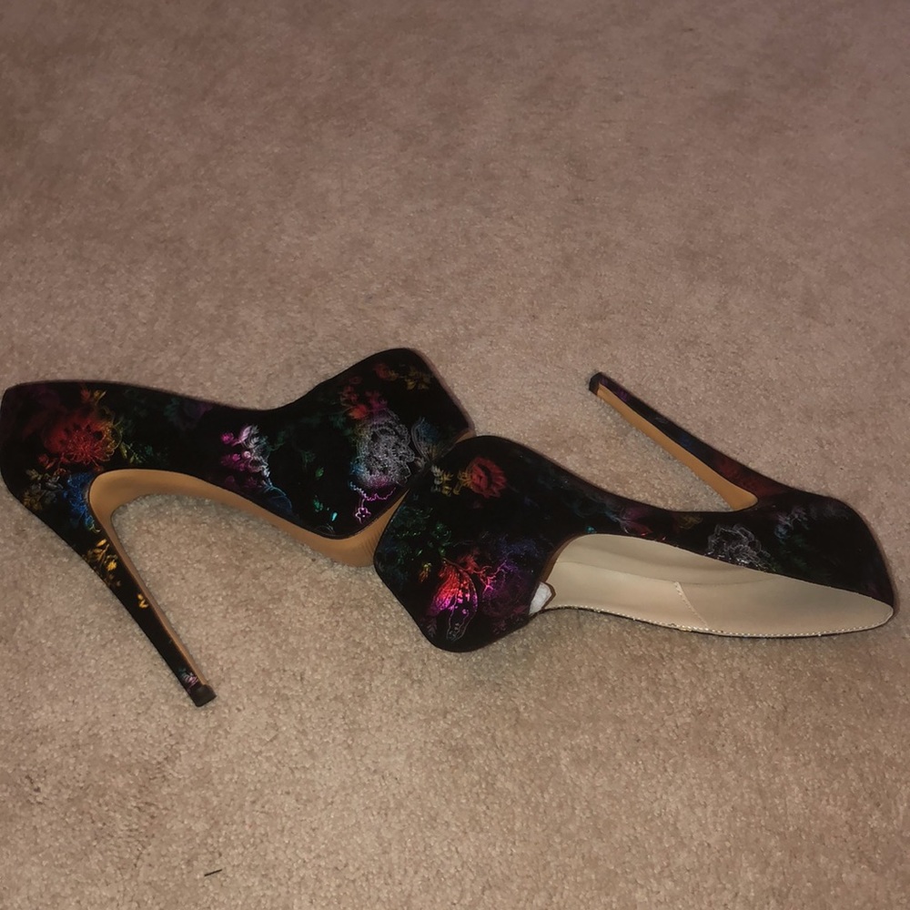 Heels - Picture 5 of 8